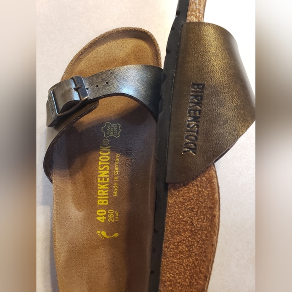 BUNDLE SUGGESTION:  1X Fashion Nova, Birkenstock's (40/9-1/2 US), Tignanello Bag - Picture 5 of 6